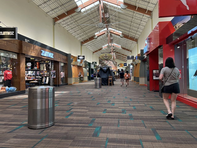 Great Lakes Crossing Outlets - Aug 7 2022 Photo (newer photo)